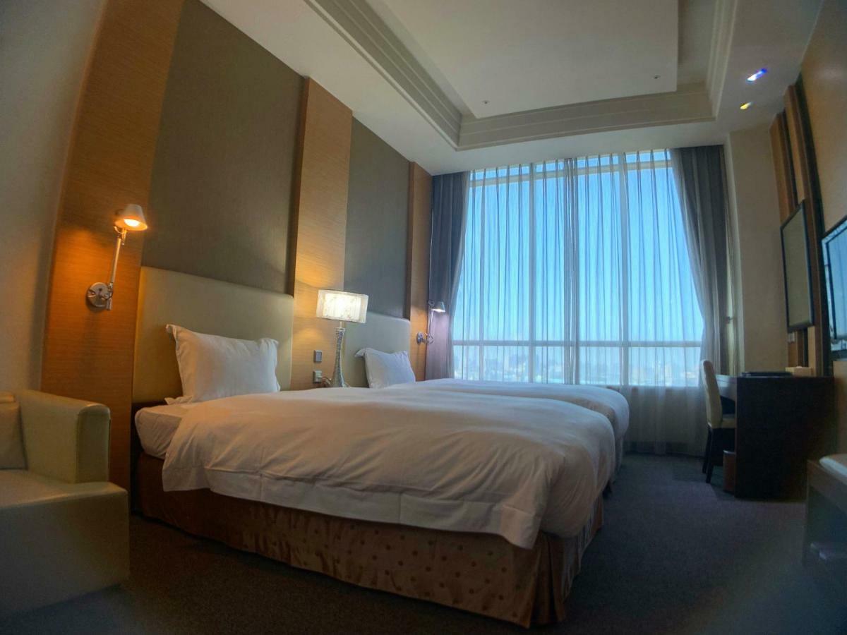Ever Delightful Business Hotel Chiayi Extérieur photo
