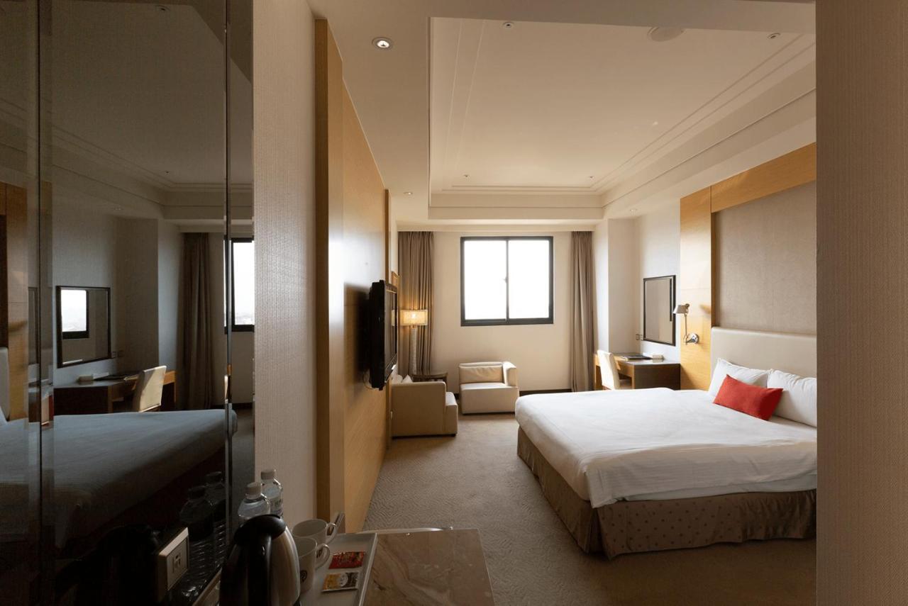 Ever Delightful Business Hotel Chiayi Extérieur photo