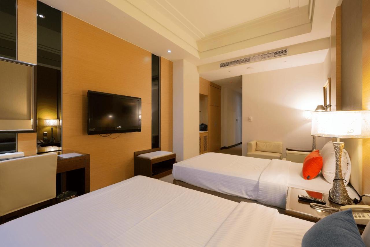 Ever Delightful Business Hotel Chiayi Extérieur photo