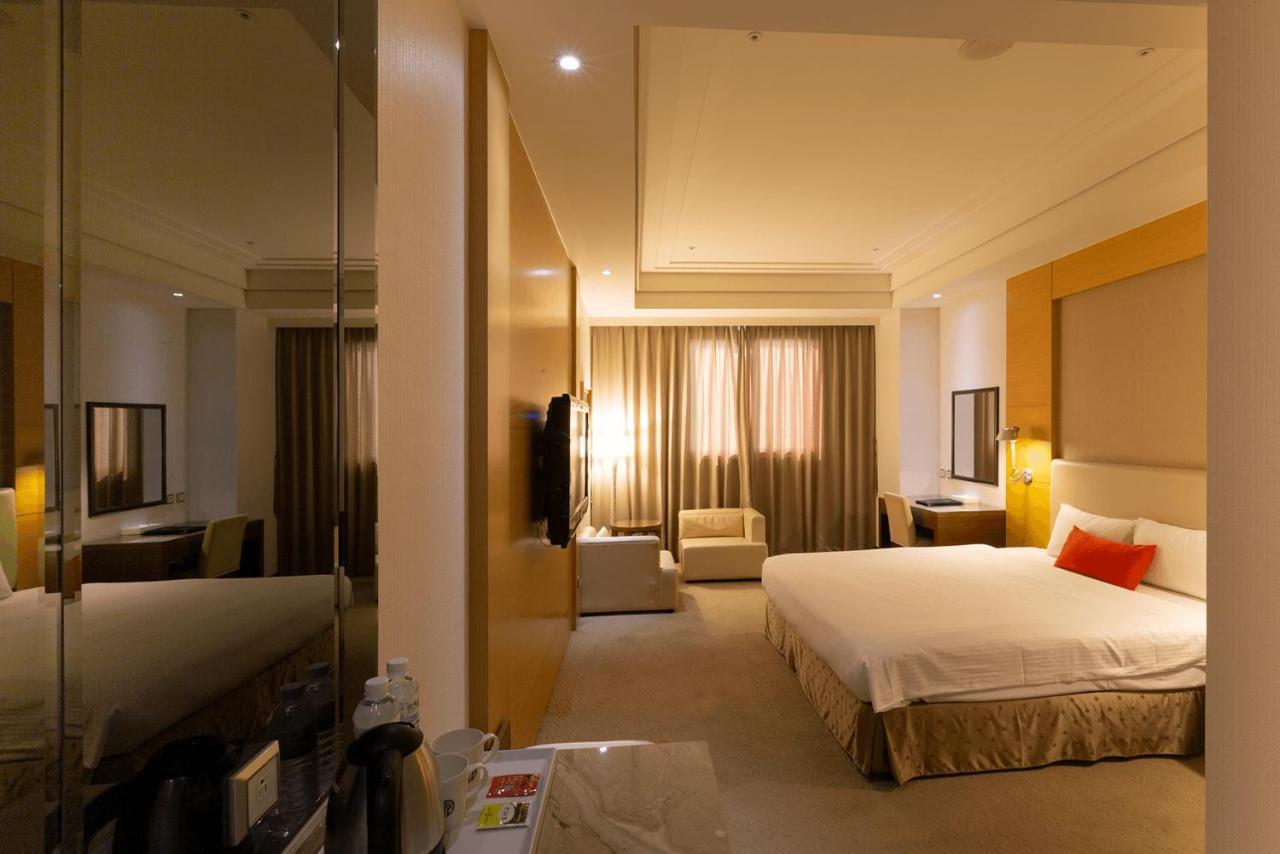 Ever Delightful Business Hotel Chiayi Extérieur photo